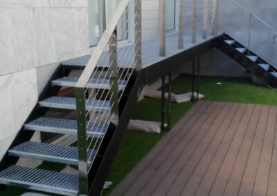 Escaleras para acceso a patios otro nivel