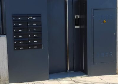 Puertas metalicas de entrada seguras para Comunidades